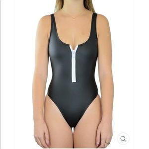 Hoaka one-piece swimsuit size XXL (size chart included.)